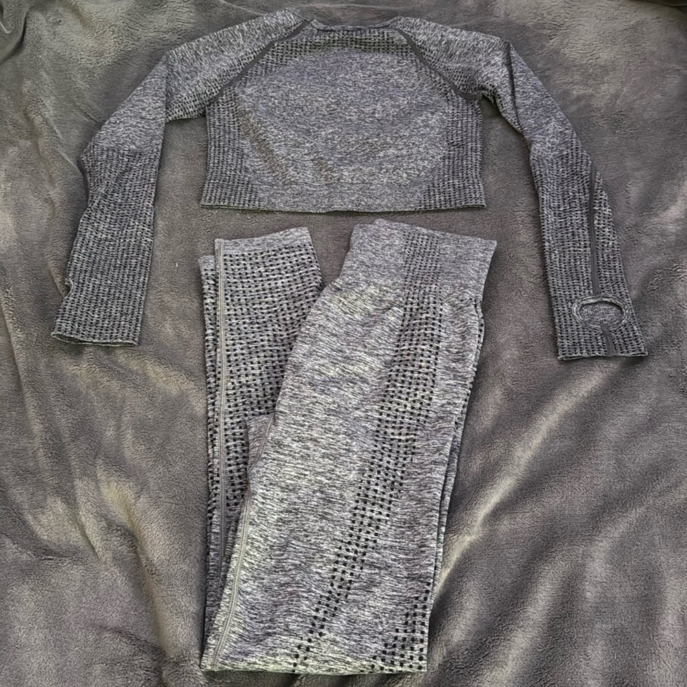Grey long sleeve leggings workout set dot pattern
